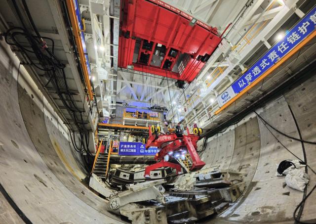 (260731) -- BEIJING, July 31, 2026 (Xinhua) -- This photo taken on July 30, 2026 shows a view of the shield tunneling machine "Linghang" at the construction site of the Chongming-Taicang Yangtze River tunnel under China's Yangtze River. China's domestically developed world's largest-diameter high-speed-rail shield tunneling machine "Linghang" completed tunneling of the underwater section of the Chongming-Taicang Yangtze River tunnel on Thursday. The milestone lays the foundation for China's first high-speed railway crossing beneath the Yangtze River at 350 kilometers per hour without slowing down. (Xinhua/Fang Zhe)