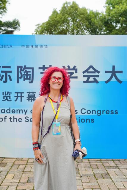 (260731) -- JINGDEZHEN, July 31, 2026 (Xinhua) -- Brazilian artist Viviane Diehl takes part in the 2026 Congress of the International Academy of Ceramics in Jingdezhen, east China's Jiangxi Province, June 28, 2026. TO GO WITH "Feature: Brazilian artist achieves dreams in China's 'porcelain capital'" (Xinhua)