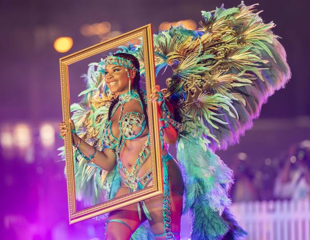 (260731) -- TORONTO, July 31, 2026 (Xinhua) -- A dressed-up competitor performs during the King and Queen Showcase of the 2026 Toronto Caribbean Carnival in Toronto, Canada, on July 30, 2026. Over 30 masqueraders in elaborate costumes participated in this annual event here on Thursday to compete for the titles of King and Queen of the Carnival. (Photo by Zou Zheng/Xinhua)