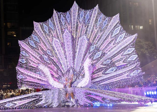 (260731) -- TORONTO, July 31, 2026 (Xinhua) -- A dressed-up competitor performs during the King and Queen Showcase of the 2026 Toronto Caribbean Carnival in Toronto, Canada, on July 30, 2026. Over 30 masqueraders in elaborate costumes participated in this annual event here on Thursday to compete for the titles of King and Queen of the Carnival. (Photo by Zou Zheng/Xinhua)
