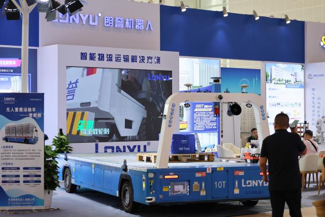 (260731) -- TIANJIN, July 31, 2026 (Xinhua) -- Visitors are seen during the 2026 China (Tianjin) Investment and Trade Fair, held on the sideline of the 2026 Haihe International Consumption Forum, in Tianjin, north China, July 30, 2026.
  The 2026 Haihe International Consumption Forum kicked off here on Thursday, featuring key topics on unleashing the potential of domestic demand, upgrading the service industry, as well as innovating consummer business formats and scenarios.
  The 2026 China (Tianjin) Investment and Trade Fair was held on the sideline of the forum, showcasing premium products and industrial resources from home and abroad. (Xinhua/Li Ran)