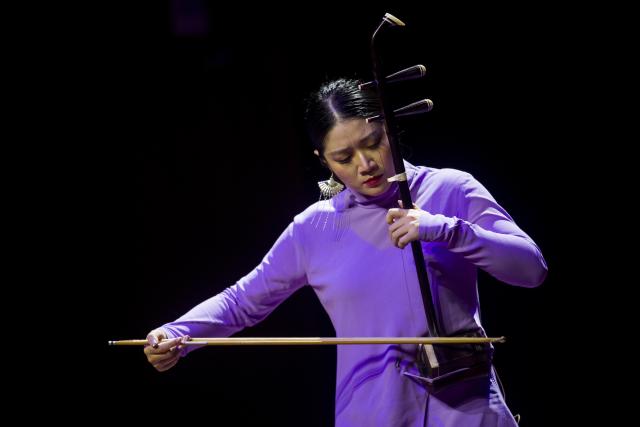 (260731) -- RIO DE JANEIRO, July 31, 2026 (Xinhua) -- A musician of the Shanghai Chinese Orchestra plays Erhu, a traditional Chinese musical instrument, during the "Colors of China" concert in Rio de Janeiro, Brazil, July 30, 2026. The concert was staged here on Thursday, marking the start of its tour performance at six cities in Brazil. (Photo by Daniel Ramalho/Xinhua)