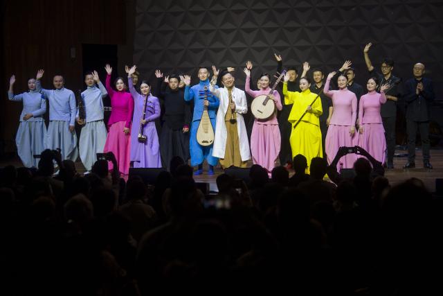(260731) -- RIO DE JANEIRO, July 31, 2026 (Xinhua) -- Musicians of the Shanghai Chinese Orchestra greet audiences during the "Colors of China" concert in Rio de Janeiro, Brazil, July 30, 2026. The concert was staged here on Thursday, marking the start of its tour performance at six cities in Brazil. (Photo by Daniel Ramalho/Xinhua)