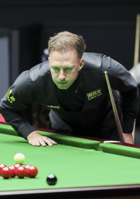 (260731) -- SHANGHAI, July 31, 2026 (Xinhua) -- Judd Trump competes during the semifinal match between Wu Yize of China and Judd Trump of England at the World Snooker Shanghai Masters 2026 in Shanghai, east China, July 31, 2026. (Xinhua/Chen Haoming)