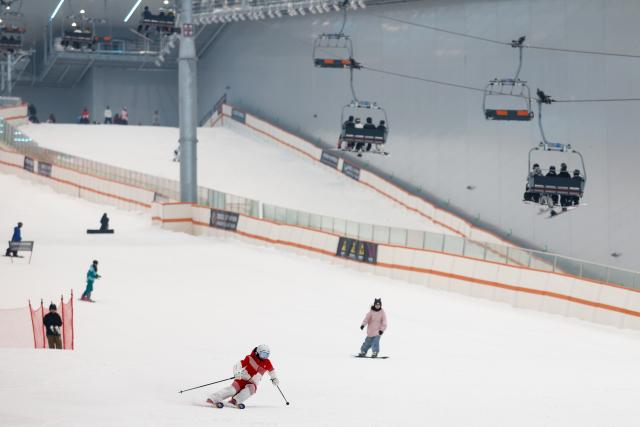 (260731) -- WUHAN, July 31, 2026 (Xinhua) -- Skiing enthusiasts enjoy the sport at an indoor skiing park in Wuhan, central China's Hubei Province, July 31, 2026. People enjoy skiing and escape the summer heat at the skiing park. (Xinhua/Wu Zhizun)