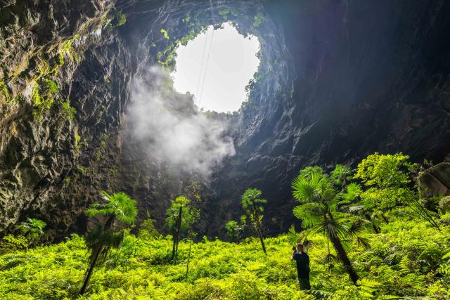 (260731) -- XUAN'EN, July 31, 2026 (Xinhua) -- This photo taken on July 29, 2026 shows the view of a scenic spot in Xuan'en County in Enshi Tujia and Miao Autonomous Prefecture, central China's Hubei Province. Since the summer vacation began, tourist attractions in Xuan'en have seen a surge in visitors. (Photo by Wang Fajun/Xinhua)