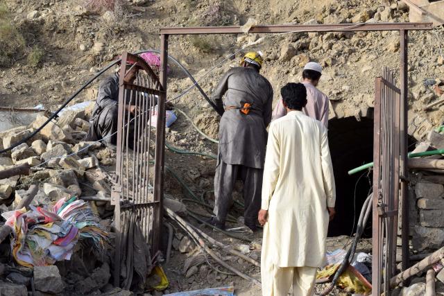 (260731) -- QUETTA, July 31, 2026 (Xinhua) -- People gather at the coal mine site following an explosion on the outskirts of Quetta, Pakistan, on July 31, 2026. Thirty-four workers trapped in a coal mine explosion in Pakistan's southwest Balochistan province were presumed dead, rescue officials said on Friday.
   The explosion occurred at around 4 p.m. local time on Thursday inside a coal mine on the outskirts of the provincial capital of Quetta, where the miners were working at the time of the incident. (Str/Xinhua)