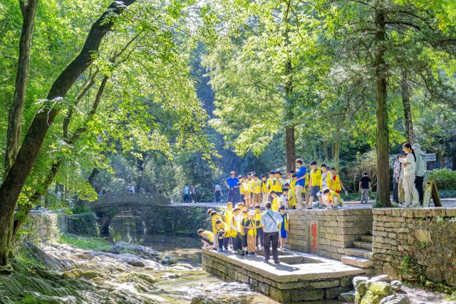 (260802) -- CHUZHOU, Aug. 2, 2026 (Xinhua) -- Children on a study tour visit the Langya Mountain scenic area in Chuzhou, east China's Anhui Province, on Aug. 1, 2026. Located in the southwest of Chuzhou, the Langya Mountain scenic area is home to the renowned Zuiweng Pavilion, which was featured in a celebrated essay by Northern Song Dynasty literary figure Ouyang Xiu. In summer, the scenic area attracts visitors with daytime sightseeing and nighttime markets. (Photo by Ji Chengjun/Xinhua)