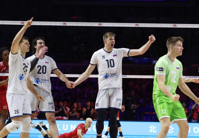 (260802) -- NINGBO, Aug. 2, 2026 (Xinhua) -- Players of Slovenia celebrate during the 3rd-place match between Slovenia and Japan at the 2026 Volleyball Nations League (VNL) Men's Final Round in Ningbo, east China's Zhejiang Province, Aug. 2, 2026. (Photo by Suo Xianglu/Xinhua)