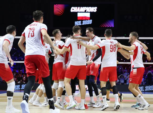 (260802) -- NINGBO, Aug. 2, 2026 (Xinhua) -- Players of Poland celebrate after winning the final match between Poland and the United States at the 2026 Volleyball Nations League (VNL) Men's Final Round in Ningbo, east China's Zhejiang Province, Aug. 2, 2026. (Photo by Suo Xianglu/Xinhua)