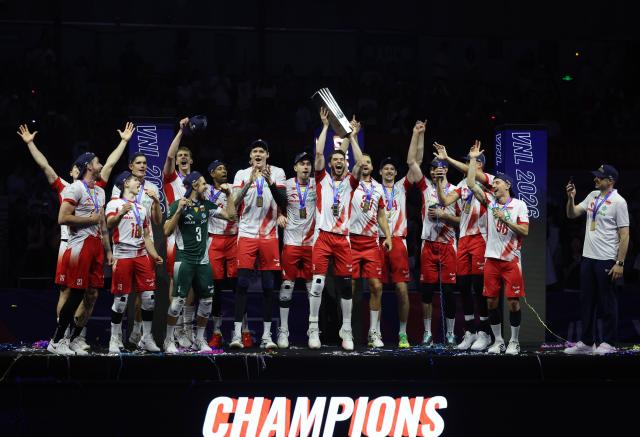 (260802) -- NINGBO, Aug. 2, 2026 (Xinhua) -- Champions team of Poland celebrate during the awarding ceremony after the final match between Poland and the United States at the 2026 Volleyball Nations League (VNL) Men's Final Round in Ningbo, east China's Zhejiang Province, Aug. 2, 2026. (Photo by Suo Xianglu/Xinhua)