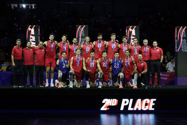 (260802) -- NINGBO, Aug. 2, 2026 (Xinhua) -- Second place team of the United States pose during the awarding ceremony after the final match between Poland and the United States at the 2026 Volleyball Nations League (VNL) Men's Final Round in Ningbo, east China's Zhejiang Province, Aug. 2, 2026. (Photo by Suo Xianglu/Xinhua)