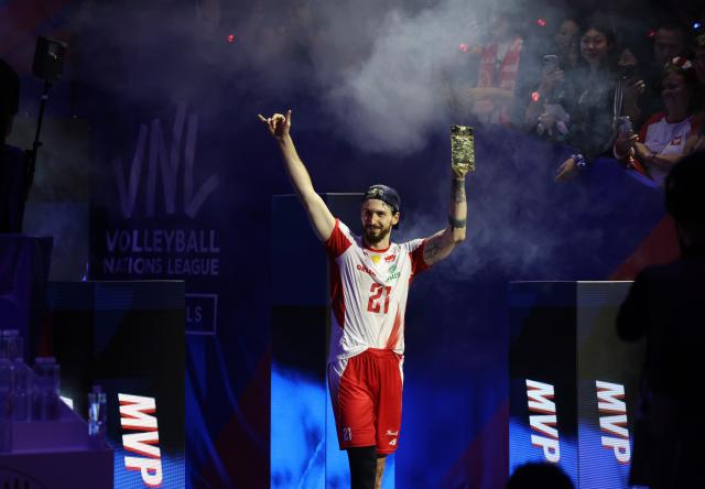 (260802) -- NINGBO, Aug. 2, 2026 (Xinhua) -- Tomasz Fornal of Poland celebrates with the MVP trophy during the awarding ceremony after the final match between Poland and the United States at the 2026 Volleyball Nations League (VNL) Men's Final Round in Ningbo, east China's Zhejiang Province, Aug. 2, 2026. (Photo by Suo Xianglu/Xinhua)