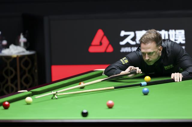 (260802) -- SHANGHAI, Aug. 2, 2026 (Xinhua) -- Judd Trump competes duing the final match between Judd Trump of England and Kyren Wilson of England at the World Snooker Shanghai Masters 2026 in Shanghai, east China, Aug. 2, 2026. (Xinhua/Chen Haoming)