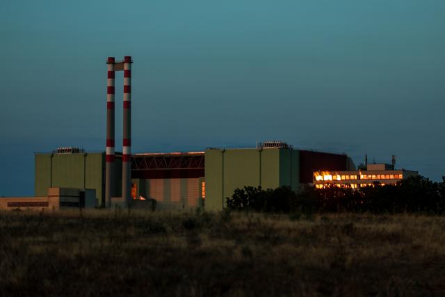 (260803) -- BUDAPEST, Aug. 3, 2026 (Xinhua) -- This photo taken on Aug. 2, 2026 shows a view of the Paks nuclear power plant near Dunaszentbenedek, Hungary. Hungary is entering its "most critical 5 days" as dropping water levels on the Danube River threaten the complete shutdown of the Paks nuclear power plant amid an extreme heatwave, Hungary's Prime Minister Peter Magyar said on Sunday, warning that the plant could be shut down for more than a month. (Photo by David Balogh/Xinhua)