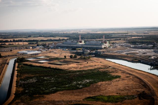 (260803) -- BUDAPEST, Aug. 3, 2026 (Xinhua) -- An aerial drone photo taken on Aug. 2, 2026 shows a view of the Paks nuclear power plant near Dunaszentbenedek, Hungary. Hungary is entering its "most critical 5 days" as dropping water levels on the Danube River threaten the complete shutdown of the Paks nuclear power plant amid an extreme heatwave, Hungary's Prime Minister Peter Magyar said on Sunday, warning that the plant could be shut down for more than a month. (Photo by David Balogh/Xinhua)