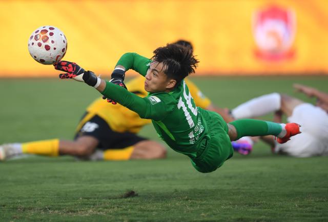 (260803) -- BEIJING, Aug. 3, 2026 (Xinhua) -- Li Hao, goalkeeper of Qingdao West Coast, saves the ball during the 21st round match between Qingdao West Coast and Qingdao Hainiu at the 2026 season Chinese Football Super League (CSL) in Qingdao, China, Aug. 2, 2026. (Xinhua/Li Ziheng)
