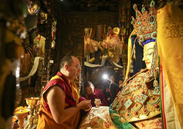 (260803) -- LHASA, Aug. 3, 2026 (Xinhua) -- Panchen Erdeni Chos-kyi rGyal-po visits Jokhang Temple in Lhasa, southwest China's Xizang Autonomous Region, Aug. 3, 2026. Panchen Erdeni Chos-kyi rGyal-po on Monday visited Jokhang Temple in his first Buddhist activity in southwest China's Xizang Autonomous Region this year.
TO GO WITH "Panchen Rinpoche participates in religious services in Lhasa's Jokhang Temple" (Xinhua/Jigme Dorje)