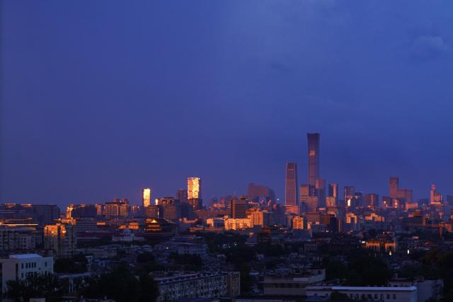 (260803) -- BEIJING, Aug. 3, 2026 (Xinhua) -- This photo taken on Aug. 3, 2026 shows a view after rain in Beijing, capital of China. (Xinhua/Du Juanjuan)
