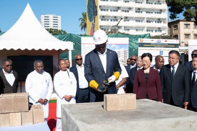 (260803) -- MAPUTO, Aug. 3, 2026 (Xinhua) -- Mozambican President Daniel Chapo attends a groundbreaking ceremony for the China-aided National Surgical Center Project in Maputo, Mozambique, on Aug. 3, 2026. A groundbreaking ceremony for the China-aided National Surgical Center Project was held on Monday in Maputo, the Mozambican capital.
   The complex will be built within Maputo Central Hospital, including one surgical center building and two utility buildings, with a total floor area of more than 20,000 square meters. (Photo by Mendes Mondlane/Xinhua)