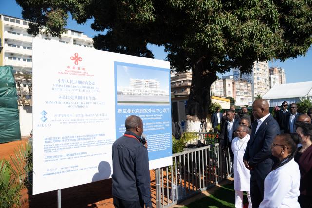 (260803) -- MAPUTO, Aug. 3, 2026 (Xinhua) -- Mozambican President Daniel Chapo (2nd R) listens to the introduction of the China-aided National Surgical Center Project during a groundbreaking ceremony for the project in Maputo, Mozambique, on Aug. 3, 2026. A groundbreaking ceremony for the China-aided National Surgical Center Project was held on Monday in Maputo, the Mozambican capital.
   The complex will be built within Maputo Central Hospital, including one surgical center building and two utility buildings, with a total floor area of more than 20,000 square meters. (Xinhua/Liu Jie)