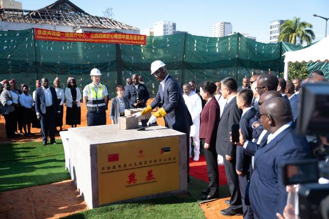(260803) -- MAPUTO, Aug. 3, 2026 (Xinhua) -- Mozambican President Daniel Chapo attends a groundbreaking ceremony for the China-aided National Surgical Center Project in Maputo, Mozambique, on Aug. 3, 2026. A groundbreaking ceremony for the China-aided National Surgical Center Project was held on Monday in Maputo, the Mozambican capital.
   The complex will be built within Maputo Central Hospital, including one surgical center building and two utility buildings, with a total floor area of more than 20,000 square meters. (Xinhua/Liu Jie)