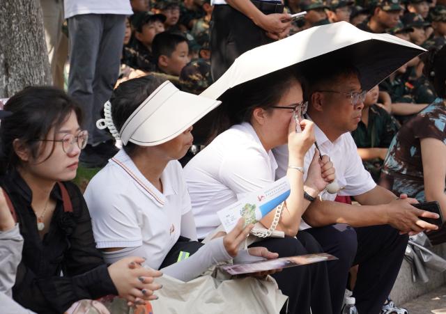(260803) -- YUDU, Aug. 3, 2026 (Xinhua) -- People watch a short outdoor performance, titled "Farewell," in Yudu County of Ganzhou City, east China's Jiangxi Province, July 22, 2026. At a ferry in Yudu County, a short outdoor performance is staged every few days. The performance, titled "Farewell," recreates the autumn of 1934, when local residents in Yudu County saw off troops led by the Communist Party of China as they set out on the Long March. 
   Nearly 300 volunteers from all walks of life team up with over 20 professional actors to bring the production to life. Since its public debut in 2021, "Farewell" has been staged more than 800 times. (Xinhua/Zhou Mi)