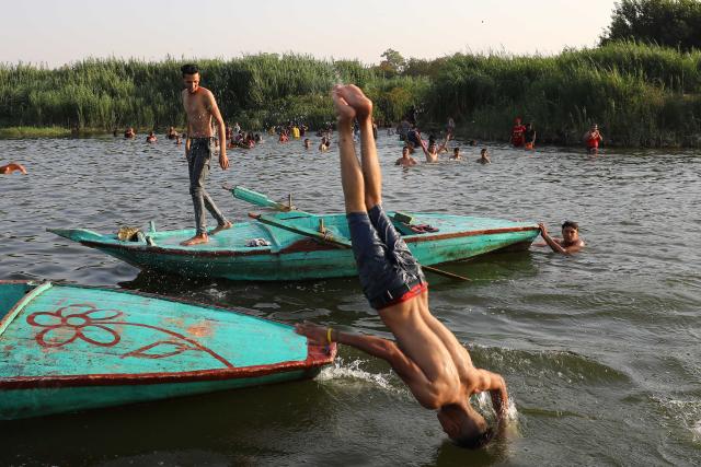 (260803) -- CAIRO, Aug. 3, 2026 (Xinhua) -- A man jumps into the Nile River to escape the heat in Cairo, Egypt, Aug. 3, 2026. (Xinhua/Ahmed Gomaa)