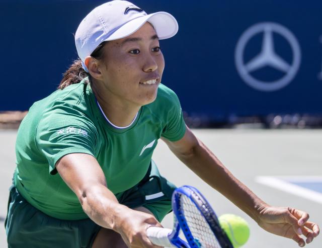 (260804) -- TORONTO, Aug. 4, 2026 (Xinhua) -- Zhang Shuai of China returns the ball during the first round of the women's singles match between Yulia Putintseva of Kazakhstan and Zhang Shuai of China at the 2026 National Bank Open tennis tournament in Toronto, Canada, on Aug. 3, 2026. (Photo by Zou Zheng/Xinhua)