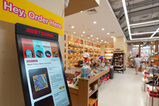 (260804) -- SHANGHAI, Aug. 4, 2026 (Xinhua) -- This photo taken on June 1, 2026 shows a screen for "Meet China" Inbound Tourism Digital Consumption Platform at the Silk Street building in Beijing, capital of China. (Xinhua/Ju Huanzong)