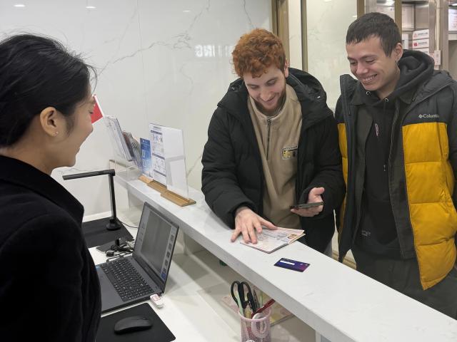 (260804) -- SHANGHAI, Aug. 4, 2026 (Xinhua) -- A tourist (C) from Spain applies for a tax refund at a centralized departure tax refund service center in Yuzhong District of Chongqing, southwest China, Jan. 7, 2026. (Photo by Yao Hui/Xinhua)