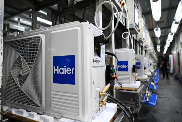 (260804) -- QINGDAO, Aug. 4, 2026 (Xinhua) -- Air conditioners for European market undergo performance testing at a Haier factory in Jiaozhou, east China's Shandong Province, Aug. 4, 2026. As unprecedented heatwaves scorch Europe this summer, demand for affordable and energy-efficient air conditioners is rising.
   As a globally renowned home appliance manufacturer, China's Haier has seen a surge in orders from Europe. The company has adjusted its production plans for the European market, stepping up the manufacturing of air conditioner orders to meet international market demand. (Xinhua/Li Ziheng)