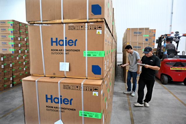 (260804) -- QINGDAO, Aug. 4, 2026 (Xinhua) -- Staff members scan air conditioners set to be shipped to Europe at a warehouse of Haier in Jiaozhou, east China's Shandong Province, Aug. 4, 2026. As unprecedented heatwaves scorch Europe this summer, demand for affordable and energy-efficient air conditioners is rising.
   As a globally renowned home appliance manufacturer, China's Haier has seen a surge in orders from Europe. The company has adjusted its production plans for the European market, stepping up the manufacturing of air conditioner orders to meet international market demand. (Xinhua/Li Ziheng)