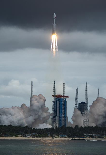 (260804) -- WENCHANG, Aug. 4, 2026 (Xinhua) -- A Long March-8A carrier rocket, carrying the 23rd group of the low-orbit internet constellation, blasts off from the Hainan commercial spacecraft launch site in Wenchang, south China's Hainan Province, Aug. 4, 2026. China sent a new batch of internet satellites into orbit Tuesday in the southern island province of Hainan.
   The satellites lifted off aboard a Long March-8A carrier rocket at 4:52 p.m. (Beijing Time) and entered their preset orbits successfully. (Photo by Meng Zhongde/Xinhua)