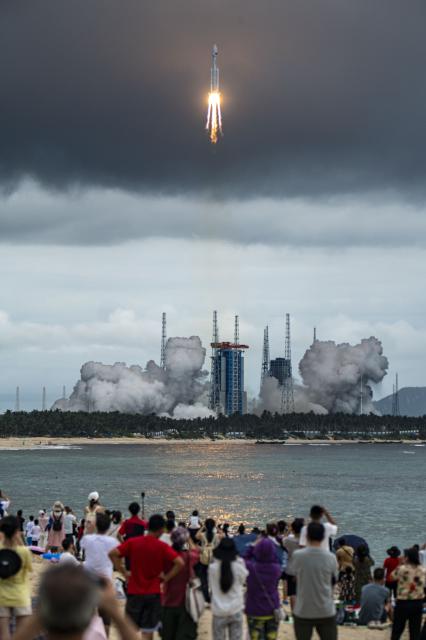 (260804) -- WENCHANG, Aug. 4, 2026 (Xinhua) -- A Long March-8A carrier rocket, carrying the 23rd group of the low-orbit internet constellation, blasts off from the Hainan commercial spacecraft launch site in Wenchang, south China's Hainan Province, Aug. 4, 2026. China sent a new batch of internet satellites into orbit Tuesday in the southern island province of Hainan.
   The satellites lifted off aboard a Long March-8A carrier rocket at 4:52 p.m. (Beijing Time) and entered their preset orbits successfully. (Photo by Meng Zhongde/Xinhua)