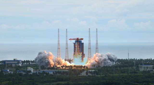 (260804) -- WENCHANG, Aug. 4, 2026 (Xinhua) -- A Long March-8A carrier rocket, carrying the 23rd group of the low-orbit internet constellation, blasts off from the Hainan commercial spacecraft launch site in Wenchang, south China's Hainan Province, Aug. 4, 2026. China sent a new batch of internet satellites into orbit Tuesday in the southern island province of Hainan.
   The satellites lifted off aboard a Long March-8A carrier rocket at 4:52 p.m. (Beijing Time) and entered their preset orbits successfully. (Photo by Liu Jianqiu/Xinhua)