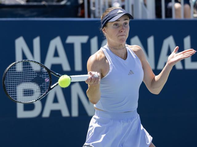 (260805) -- TORONTO, Aug. 5, 2026 (Xinhua) -- Elina Svitolina of Ukraine returns the ball during the second round of the women's singles match between Elina Svitolina of Ukraine and Jessica Bouzas Maneiro of Spain at the 2026 National Bank Open tennis tournament in Toronto, Canada, on Aug. 4, 2026. (Photo by Zou Zheng/Xinhua)