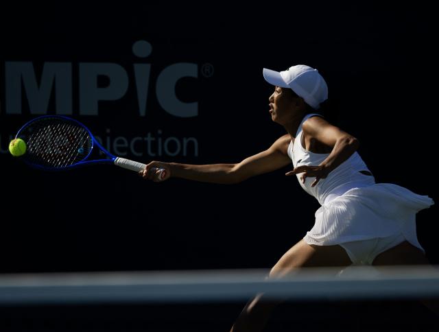(260805) -- TORONTO, Aug. 5, 2026 (Xinhua) -- Zhang Shuai of China returns the ball during the second round of the women's singles match between Zhang Shuai of China and Jelena Ostapenko of Latvia at the 2026 National Bank Open tennis tournament in Toronto, Canada, on Aug. 4, 2026. (Photo by Zou Zheng/Xinhua)