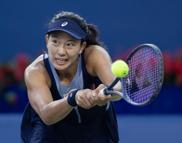 (260805) -- TORONTO, Aug. 5, 2026 (Xinhua) -- Uchijima Moyuka of Japan hits a return during the second round of the women's singles match between Aryna Sabalenka of Belarus and Uchijima Moyuka of Japan at the 2026 National Bank Open tennis tournament in Toronto, Canada, on Aug. 4, 2026. (Photo by Zou Zheng/Xinhua)