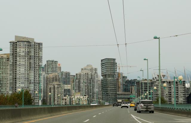 (260805) -- VANCOUVER, Aug. 5, 2026 (Xinhua) -- Vehicles run on a road under smoky sky in Vancouver, British Columbia, Canada, Aug. 4, 2026. Amid extreme heatwaves and record-breaking drought, wildfires have broken out in many parts of Canada, reducing air quality and visibility in the affected areas. (Photo by Liang Sen/Xinhua)