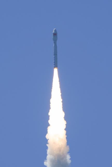 (260805) -- HAIYANG, Aug. 5, 2026 (Xinhua) -- A Smart Dragon-3 carrier rocket, carrying Oriental Smart Eye hyperspectral satellites 01 and 02, blasts off from the sea near the city of Haiyang, east China's Shandong Province, Aug. 5, 2026. The satellites were sent into the planned orbits. Taiyuan Satellite Launch Center conducted the offshore launch mission. (Photo by Song Xiongye/Xinhua)