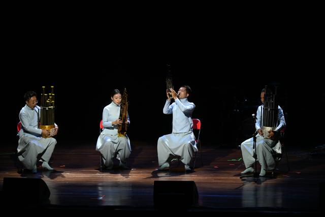 (260805) -- BRASILIA, Aug. 5, 2026 (Xinhua) -- Musicians from the Shanghai Chinese Orchestra perform during the "Colors of China" concert in Brasilia, Brazil, Aug. 4, 2026. (Photo by Lucio Tavora/Xinhua)