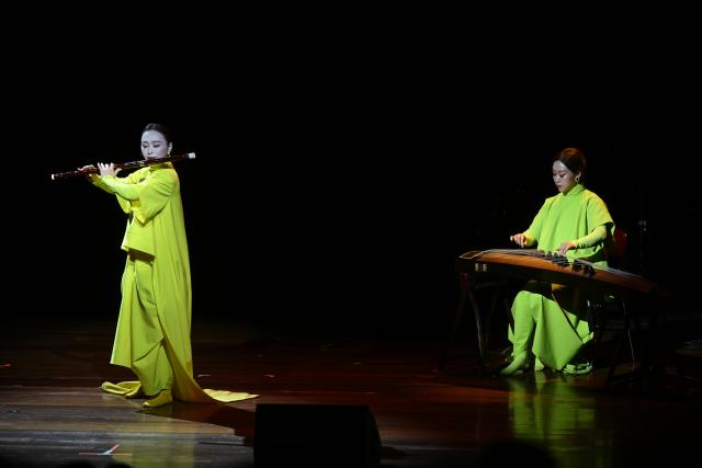 (260805) -- BRASILIA, Aug. 5, 2026 (Xinhua) -- Musicians from the Shanghai Chinese Orchestra perform during the "Colors of China" concert in Brasilia, Brazil, Aug. 4, 2026. (Photo by Lucio Tavora/Xinhua)