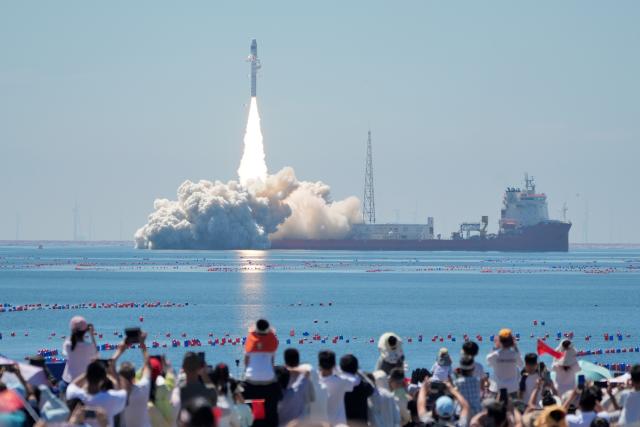 (260805) -- HAIYANG, Aug. 5, 2026 (Xinhua) -- A Smart Dragon-3 carrier rocket, carrying the Oriental Smart Eye hyperspectral satellites 01 and 02, blasts off from the sea near the city of Haiyang, east China's Shandong Province, Aug. 5, 2026. The satellites were sent into the planned orbit. The Taiyuan Satellite Launch Center conducted the offshore launch mission. (Photo by Tang Ke/Xinhua)