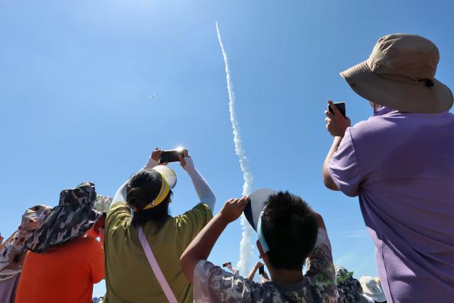 (260805) -- HAIYANG, Aug. 5, 2026 (Xinhua) -- People watch a Smart Dragon-3 carrier rocket, carrying Oriental Smart Eye hyperspectral satellites 01 and 02, blasting off from the sea near the city of Haiyang, east China's Shandong Province, Aug. 5, 2026. The satellites were sent into the planned orbit. The Taiyuan Satellite Launch Center conducted the offshore launch mission. (Photo by Tang Ke/Xinhua)