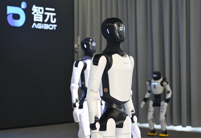 (260805) -- SHANGHAI, Aug. 5, 2026 (Xinhua) -- Humanoid robots are pictured at AGIBOT, an embodied AI company, in Shanghai, east China, Aug. 4, 2026. In Shanghai's tech companies like AGIBOT and Maniformer, embodied intelligence robots are trained in household, retail, sorting, production and other real-world scenarios, to advance their AI capabilities for real-life use. (Xinhua/Liu Ying)