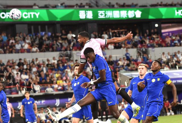 (260805) -- HONG KONG, Aug. 5, 2026 (Xinhua) -- Gleison Bremer (top) of Juventus competes during a pre-season friendly football match between Chelsea and Juventus in Hong Kong, south China, Aug. 5, 2026. (Xinhua/Lo Ping Fai)