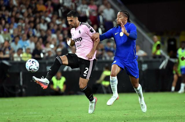 (260805) -- HONG KONG, Aug. 5, 2026 (Xinhua) -- Zeki Celik (L) of Juventus competes during a pre-season friendly football match between Chelsea and Juventus in Hong Kong, south China, Aug. 5, 2026. (Xinhua/Lo Ping Fai)