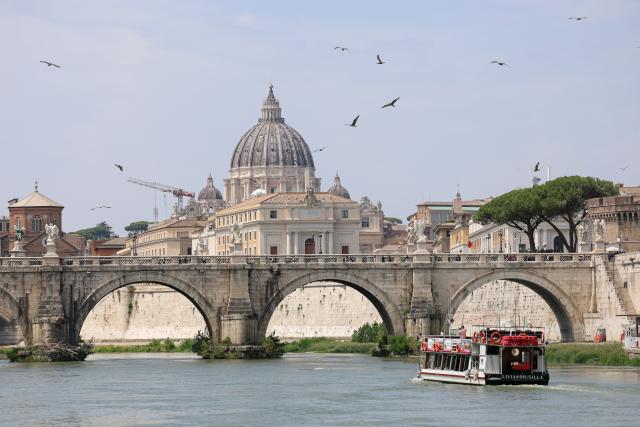 (260805) -- ROME, Aug. 5, 2026 (Xinhua) -- A ship is seen on the Tiber River in Rome, Italy, Aug. 5, 2026. Italy is battling its fourth major heatwave of the summer, with temperatures climbing above 40 degrees Celsius in parts of the country, and a record number of cities placed under the highest heat alert. Authorities are stepping up emergency measures amid mounting health, wildfire and agricultural concerns.
   The latest heatwave reached its peak on Monday, when the Health Ministry placed 25 of the country's 27 monitored cities under "red alert," the highest warning level possible issued for extreme heat. (Xinhua/Wang Kaiyan)