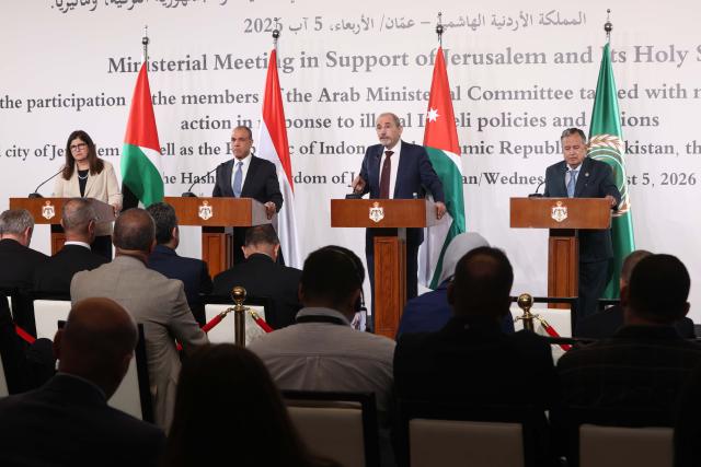 (260805) -- AMMAN, Aug. 5, 2026 (Xinhua) -- Palestinian Foreign Minister Varsen Aghabekian Shahin (1st L), Egypt's Foreign Minister Badr Abdelatty (2nd L), Jordanian Deputy Prime Minister and Foreign Minister Ayman Safadi (2nd R) and Arab League Secretary-General Nabil Fahmy (1st R) attend a joint press conference in Amman, Jordan, Aug. 5, 2026. Foreign ministers and representatives of Arab and Islamic countries gathered in Amman on Wednesday and jointly condemned Israeli policies and measures in Jerusalem and its holy sites. (Photo by Mohammad Abu Ghosh/Xinhua)